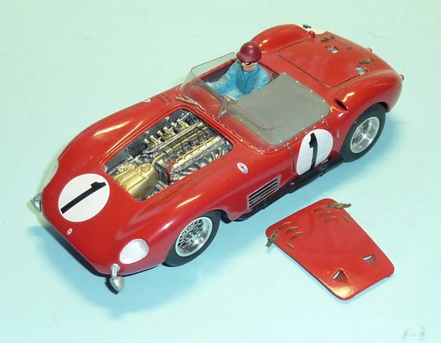 Maserati 300S 1958 Le Mans with engine detail (GT-104)