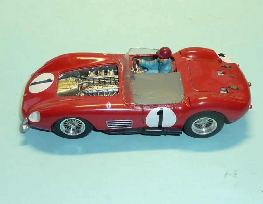 Maserati 300S 1958 Le Mans with engine detail (GT-104)